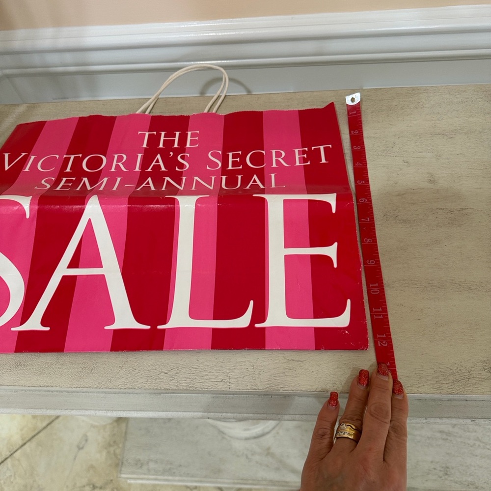 VS shopping paper totes-8 - Picture 2 of 5